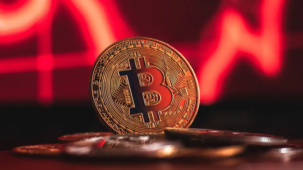 Bitcoin'de Düşüş Sürüyor: ETF Çıkışları Baskıyı Artırdı